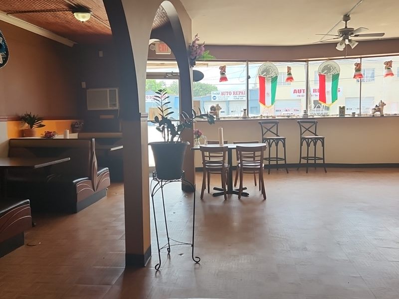 El Taco Naco interior